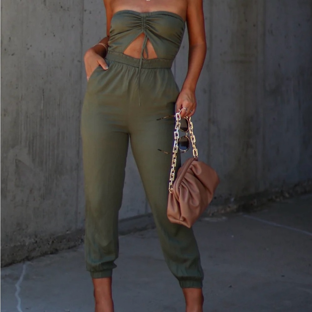 NWOT Vici Francine Pocketed Cutout Jumpsuit